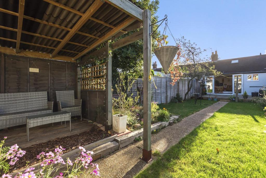 Bramley Close, Chertsey, KT16 2 bed house £395,000