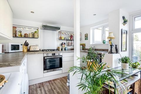 22 Bramley Close, Chertsey, KT16 8HJ