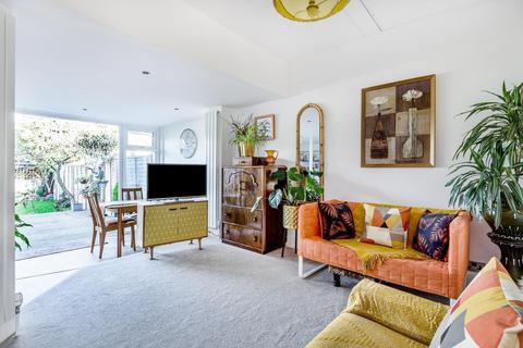 22 Bramley Close, Chertsey, KT16 8HJ