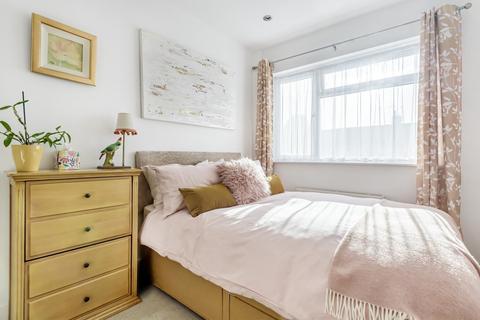 22 Bramley Close, Chertsey, KT16 8HJ