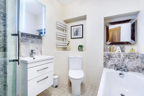 22 Bramley Close, Chertsey, KT16 8HJ
