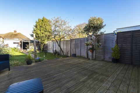 22 Bramley Close, Chertsey, KT16 8HJ