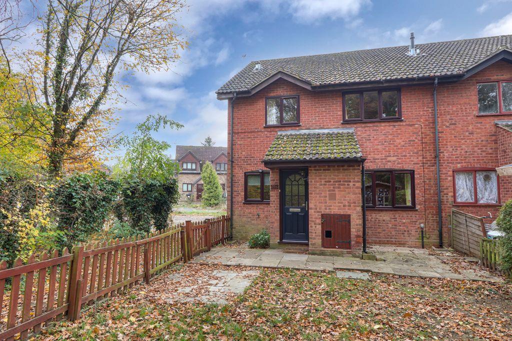 Petty's Brook Road, Basingstoke RG24 8RW 2 bed end of terrace house £