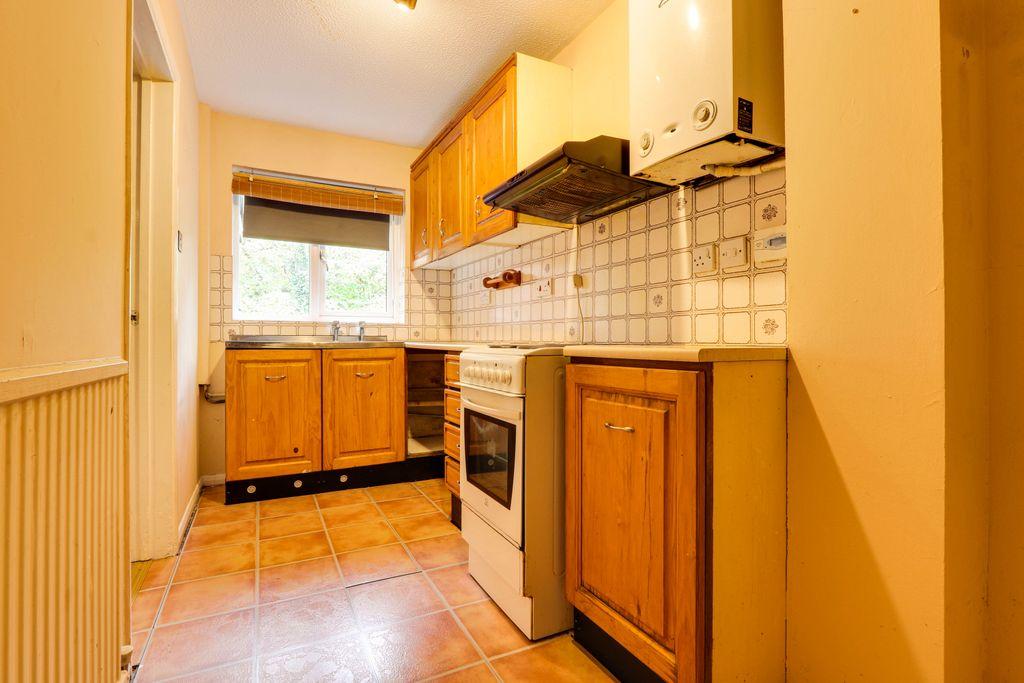 Petty's Brook Road, Basingstoke RG24 8RW 2 bed end of terrace house £