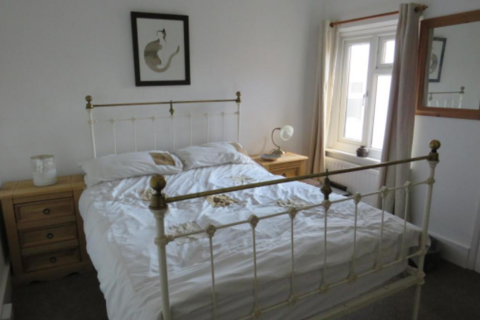 2 bedroom semi-detached house to rent, Alresford Road, Winchester