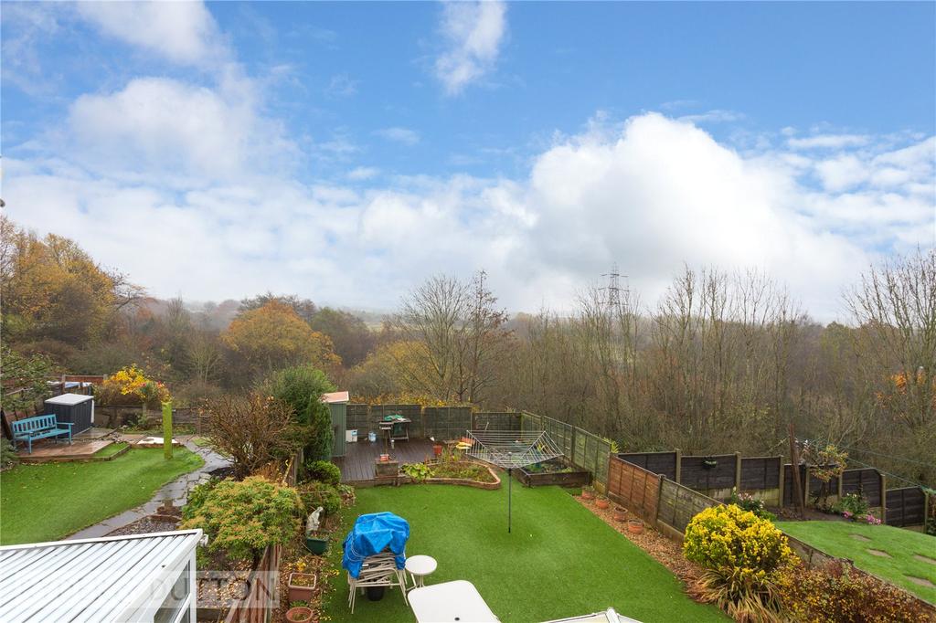 Charlton Avenue, Hyde, SK14 3 bed semidetached house £250,000