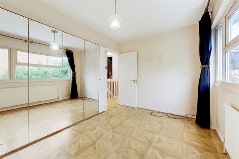 20 Rayners Road, London, SW15 2AZ