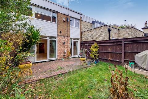 20 Rayners Road, London, SW15 2AZ