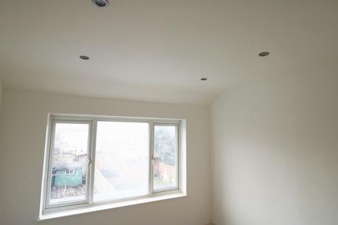 3 bedroom terraced house to rent - Northwood Avenue, Hornchurch, Essex, RM12
