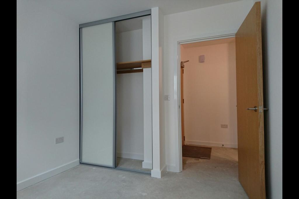 Wainwright Avenue, Greenhithe, Kent, DA9 1 bed apartment £990 pcm (£