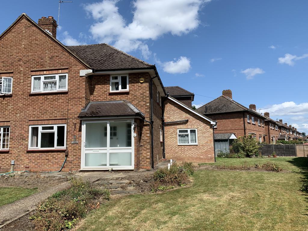 Spring Rise, Egham, Surrey, TW20 6 bed semidetached house to rent £