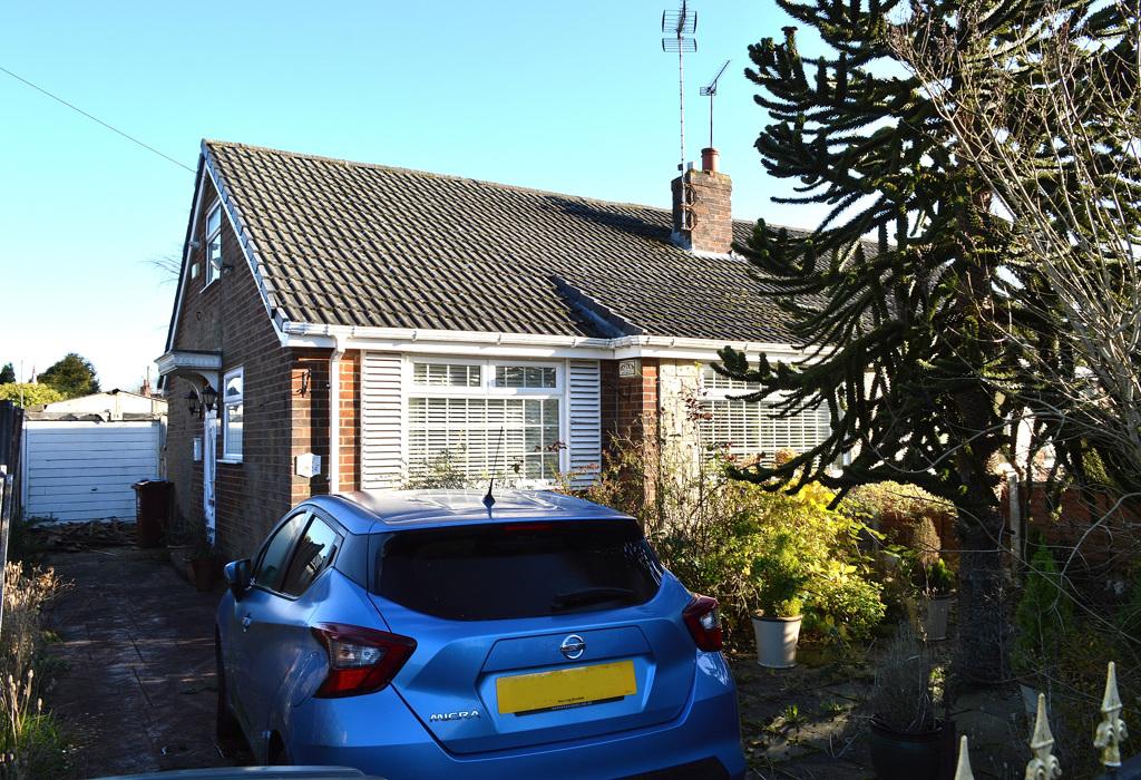 Ol4 2dp Linley Drive, Oldham, OL4 5NH 2 bed bungalow - £130,000