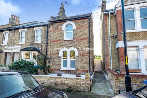 26 Reynolds Road, London, SE15 3AH