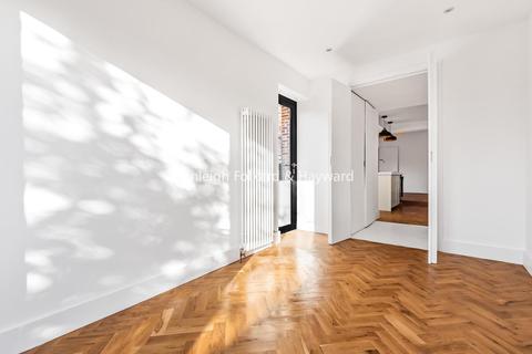 26 Reynolds Road, London, SE15 3AH
