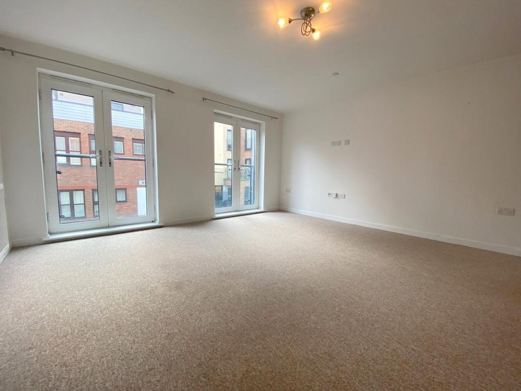 Lyons Crescent, Tonbridge 1 bed flat £950 pcm (£219 pw)