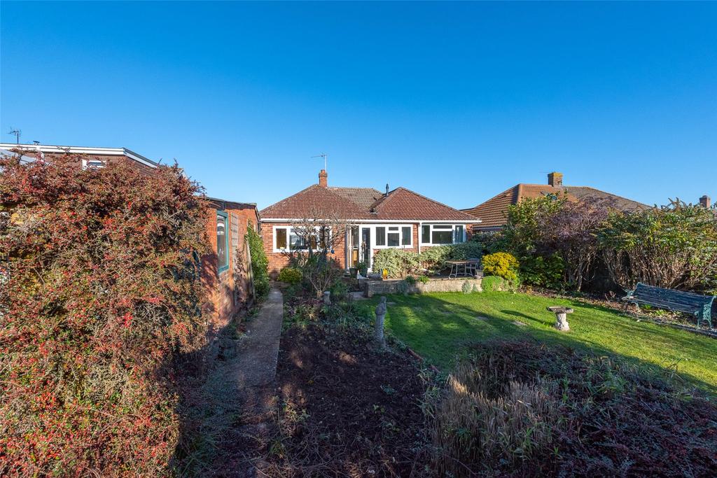 Woodroffe Drive, Basingstoke, Hampshire, RG22 3 bed bungalow £425,000