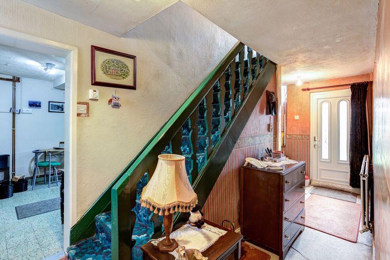 Hall tanhouse