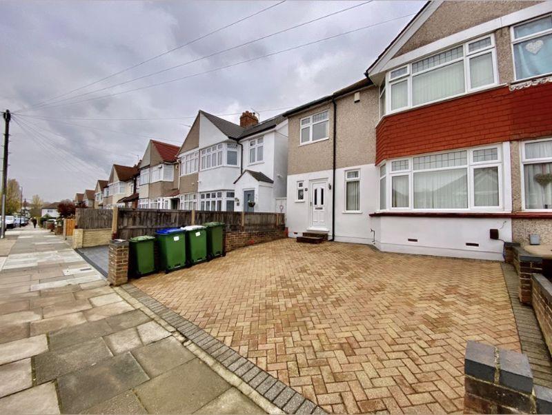 Crofton Avenue, Bexley 4 bed semidetached house £500,000