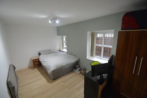 2 bedroom house to rent, Otley Road, Leeds LS16