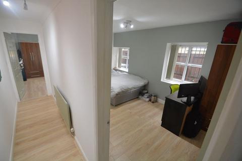 2 bedroom house to rent, Otley Road, Leeds LS16