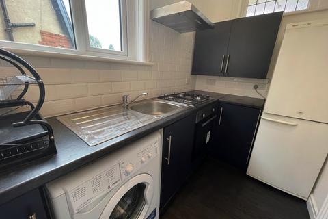 3 bedroom house to rent, St. Chads Drive, Leeds LS6