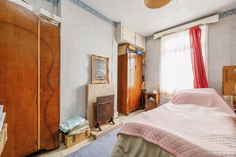 10 Hessel Road, London, W13 9ES