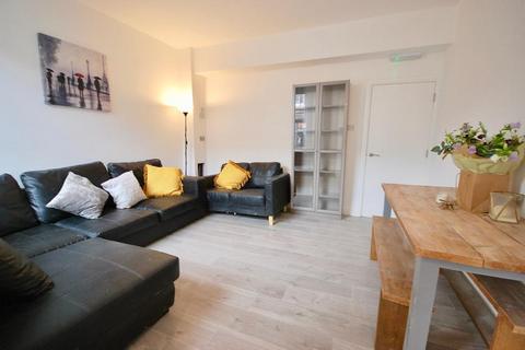 5 bedroom terraced house to rent, Boscombe Street, Rusholme, Manchester, M14 7PG