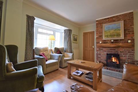 1 Beacon Close, Wrecclesham, Farnham, GU10 4PA