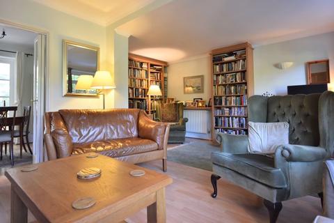 1 Beacon Close, Wrecclesham, Farnham, GU10 4PA