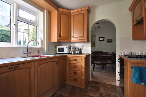 1 Beacon Close, Wrecclesham, Farnham, GU10 4PA