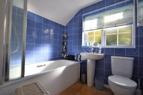 1 Beacon Close, Wrecclesham, Farnham, GU10 4PA