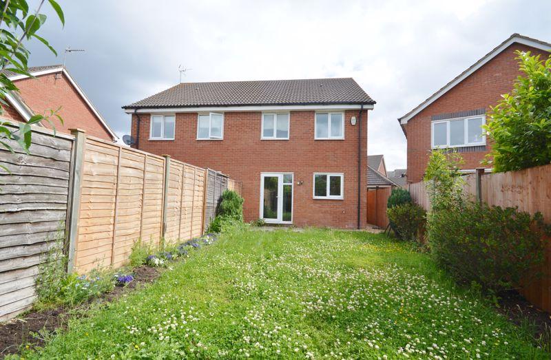 Melford Close, Oakley Vale, Corby 3 bed semidetached house £900 pcm