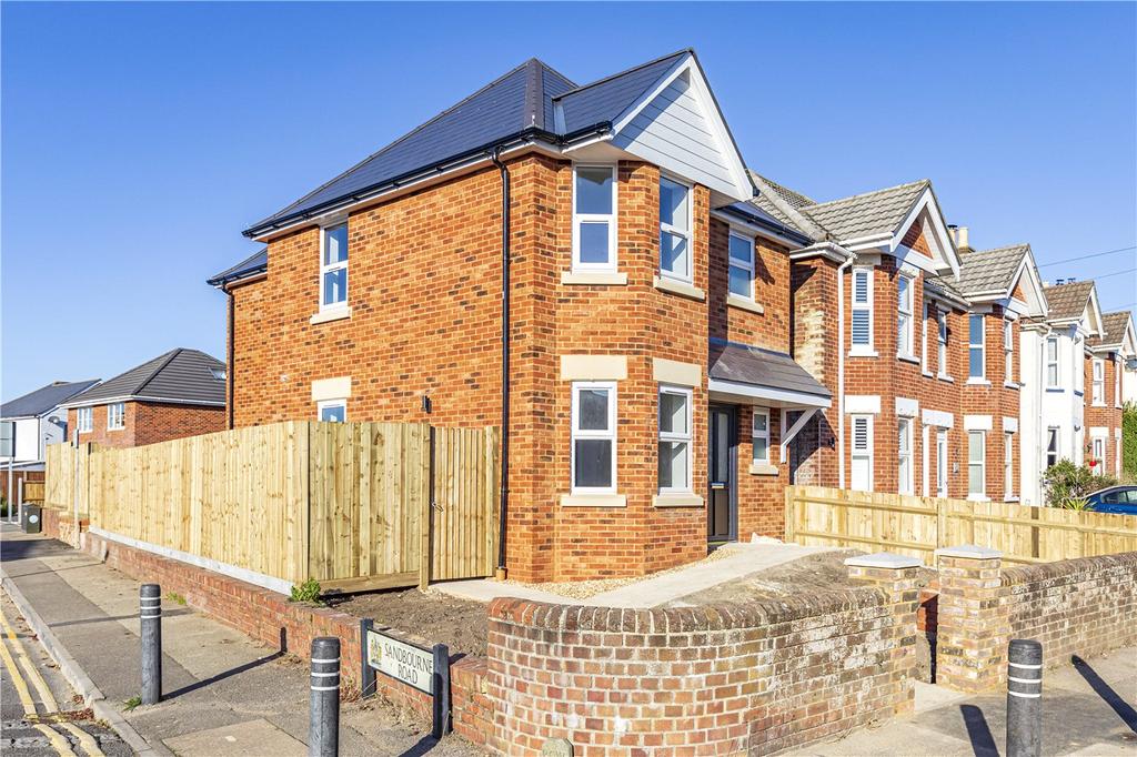 Jolliffe Road, Poole, BH15 3 bed detached house £1,750 pcm (£404 pw)