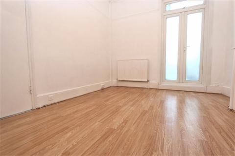 5 bedroom house to rent, Cheshire Road, Bounds Green / Wood Green N22