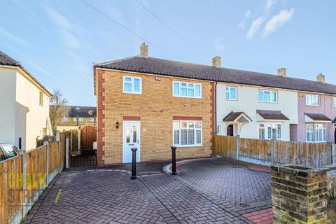 48 Daventry Road, Romford, RM3 7QT