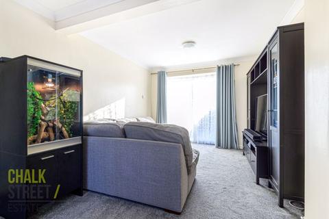 48 Daventry Road, Romford, RM3 7QT