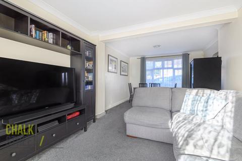 48 Daventry Road, Romford, RM3 7QT