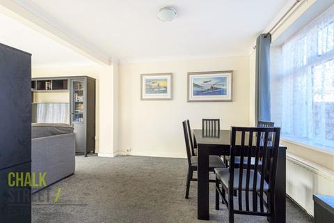 48 Daventry Road, Romford, RM3 7QT