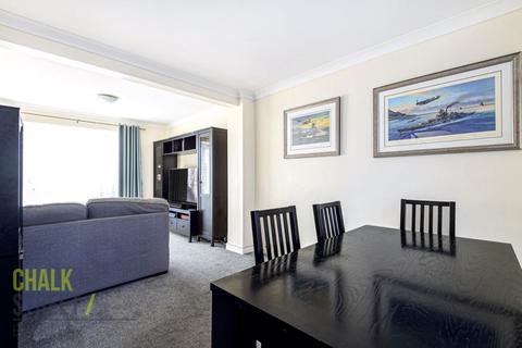 48 Daventry Road, Romford, RM3 7QT