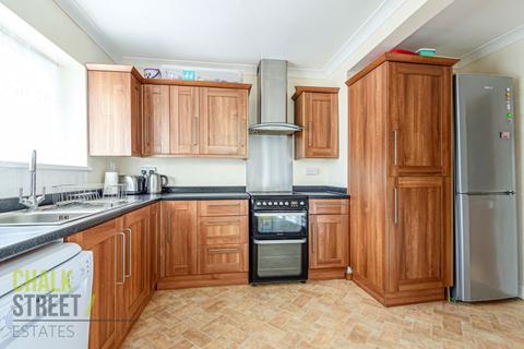 48 Daventry Road, Romford, RM3 7QT