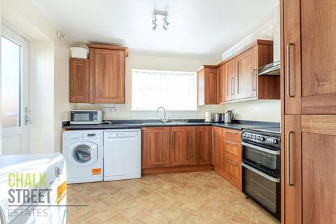 48 Daventry Road, Romford, RM3 7QT