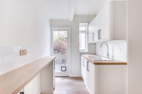 48 Geldeston Road, London, E5 8SB