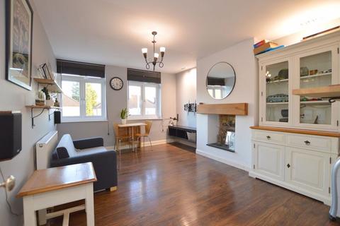 2 bedroom maisonette to rent, Courtlands Drive, Watford