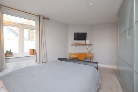 2 bedroom maisonette to rent, Courtlands Drive, Watford