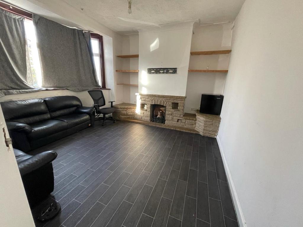 Wanstead Park Road, Ilford 1 bed property £450 pcm (£104 pw)