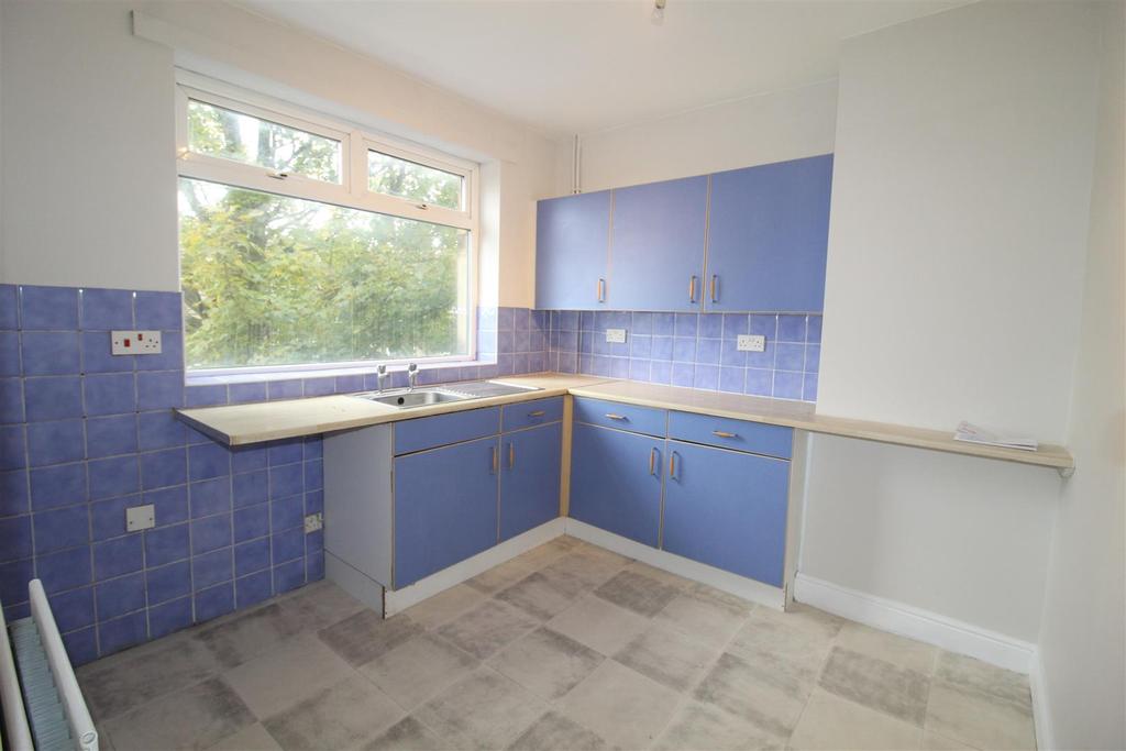 Bronte Old Road, Thornton, Bradford 3 bed terraced house £650 pcm (£