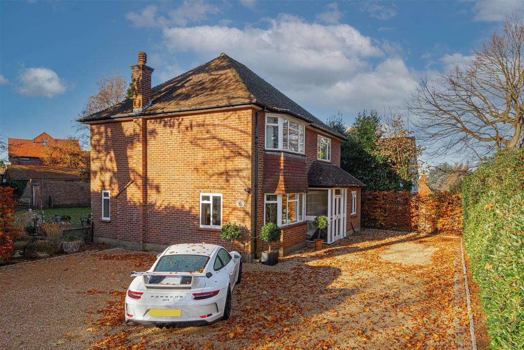 Furzefield Road, Reigate 4 bed detached house £1,300,000