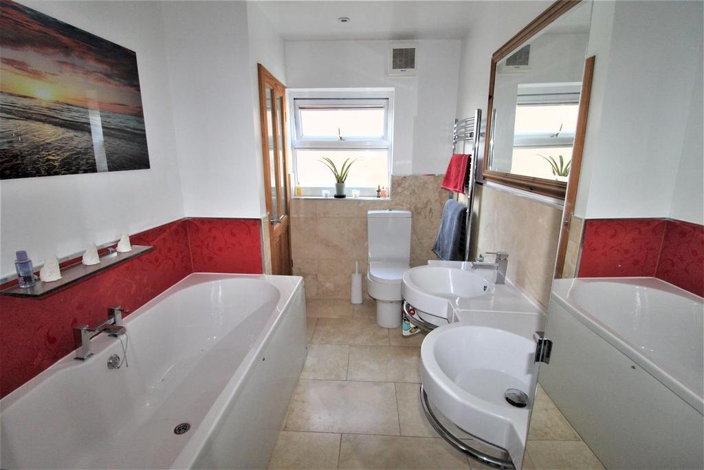 Family bathroom w.c