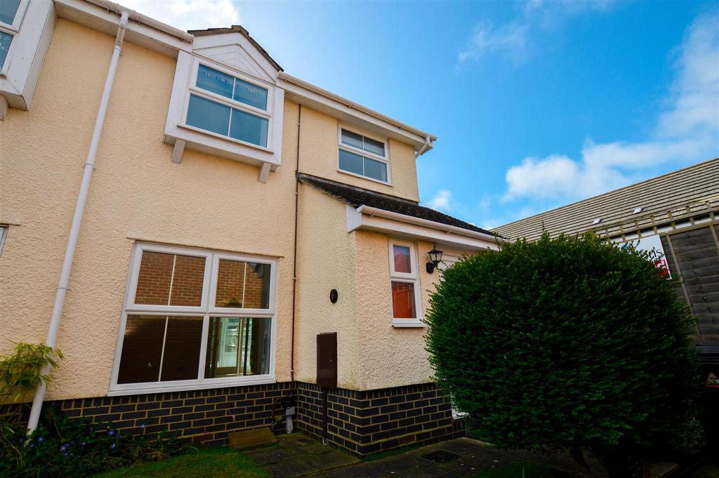 6 Tweedsmuir Close 3 bed terraced house £1,300 pcm (£300 pw)