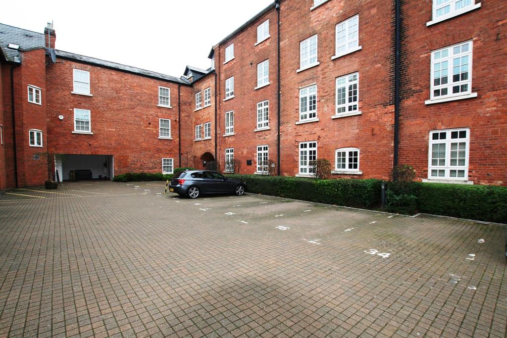 14 Albion Mill, Diglis, Worcester 2 bed flat £850 pcm (£196 pw)